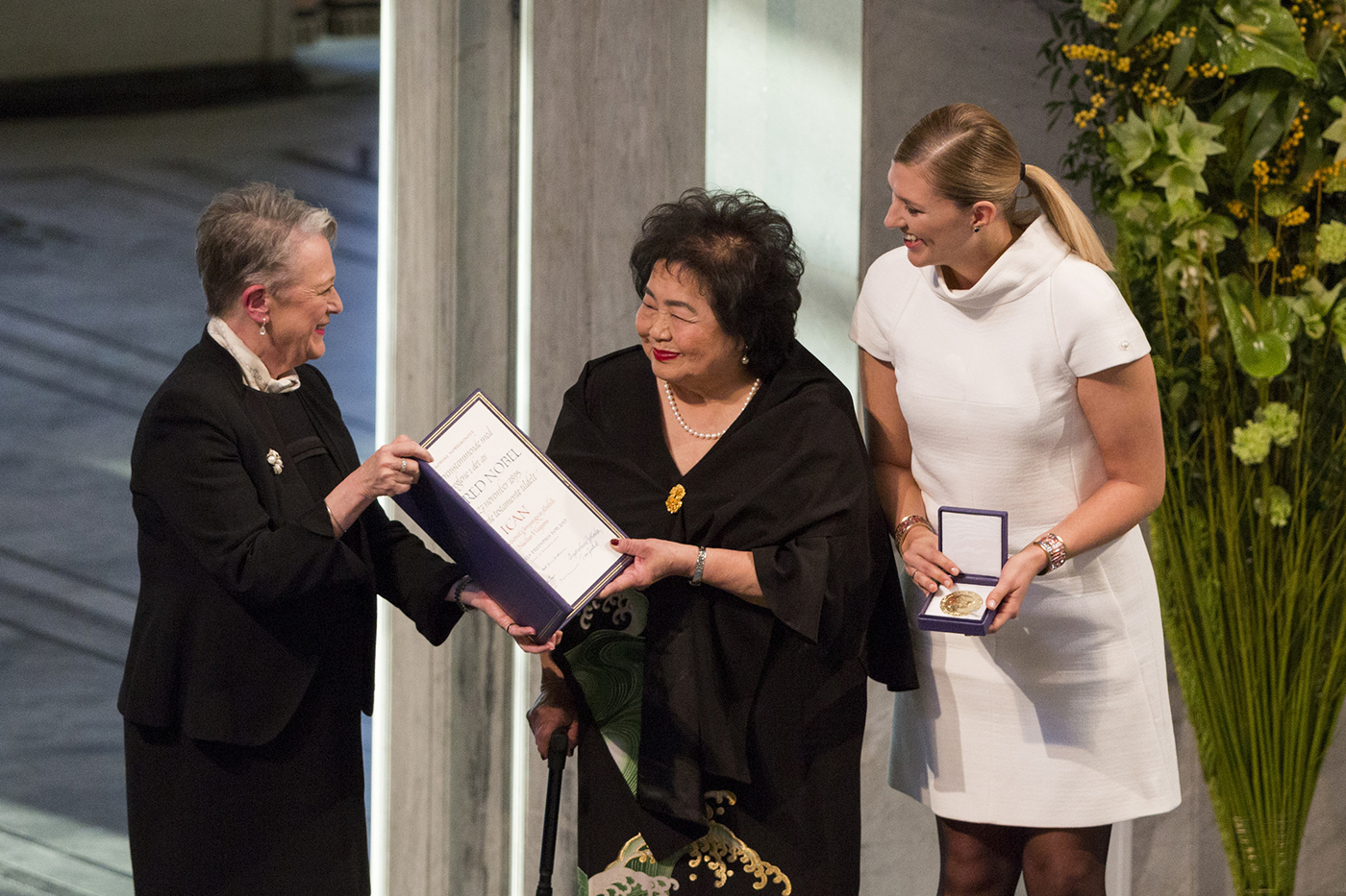 Setsuko Thurlow and Beatrice Fihn accept the Nobel Peace Prize on behalf of ICAN.