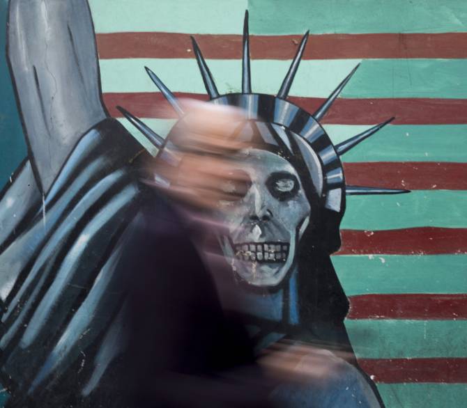 painting of statue of liberty with a skull for its face