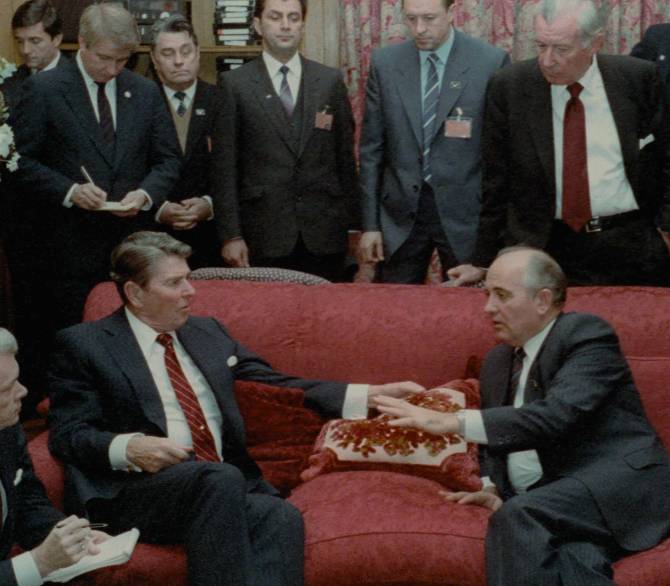 Turning Point: The Bomb And The Cold War
