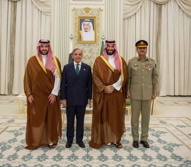 In this photo released by Pakistan’s Press Information Department, Saudi Arabia’s Crown Prince Mohammed bin Salman, second right, Saudi Arabia’s Defence Minister Khalid bin Salman, left, Pakistan’s Prime Minister Shehbaz Sharif, second left, and Pakistan’s Army Chief Field Marshal Asim Munir, pose for photographs after signing a mutual defense pact, in Riyadh, Saudi Arabia, Wednesday, Sept. 17, 2025.