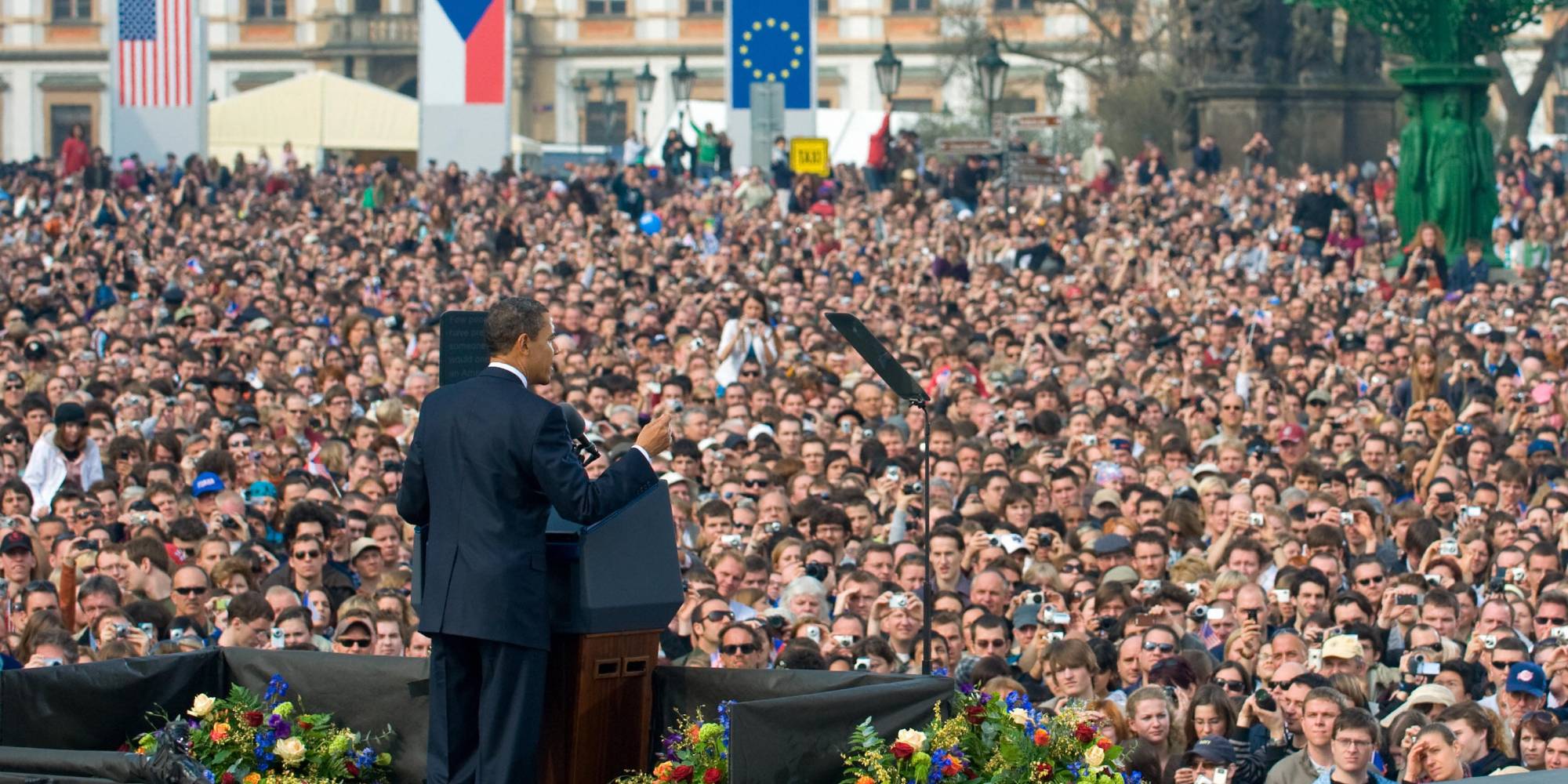 obama speaks to crowd